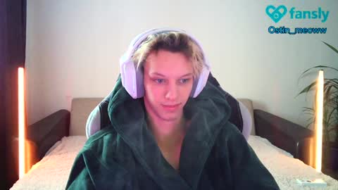 Snapshot of ostin_meoww chatting on February 3, 7:29 am Ostin online show from February 3, 7:29 am