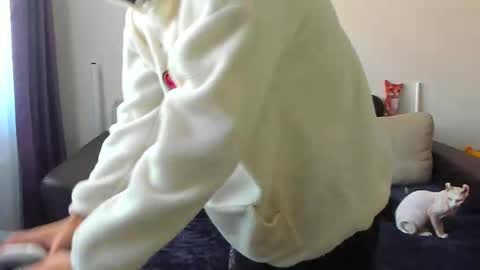 Snapshot of ostin_meoww chatting on September 11, 2:46 am Ostin online show from September 11, 2:46 am