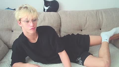 Snapshot of ostin_meoww chatting on December 26, 7:56 am Ostin online show from December 26, 7:56 am