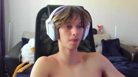Snapshot of ostin_meoww chatting on September 15, 4:47 am Ostin online show from September 15, 4:47 am