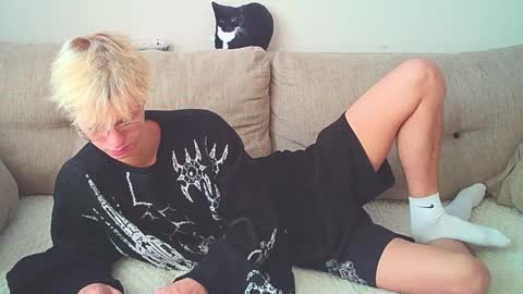 Snapshot of ostin_meoww chatting on December 16, 8:41 am Ostin online show from December 16, 8:41 am