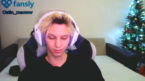 Snapshot of ostin_meoww chatting on January 14, 5:01 pm Ostin online show from January 14, 5:01 pm