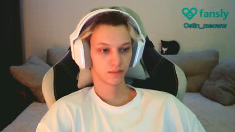 Snapshot of ostin_meoww chatting on January 19, 2:06 pm Ostin online show from January 19, 2:06 pm