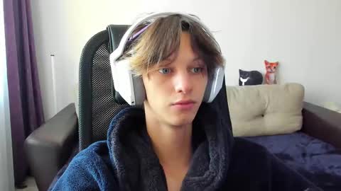 Snapshot of ostin_meoww chatting on October 19, 8:30 am Ostin online show from October 19, 8:30 am