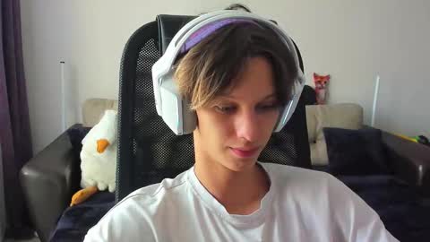 Snapshot of ostin_meoww chatting on September 18, 9:46 am Ostin online show from September 18, 9:46 am