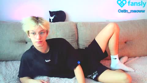 Snapshot of ostin_meoww chatting on January 26, 6:59 am Ostin online show from January 26, 6:59 am