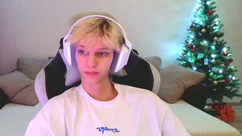 Snapshot of ostin_meoww chatting on January 6, 3:51 pm Ostin online show from January 6, 3:51 pm