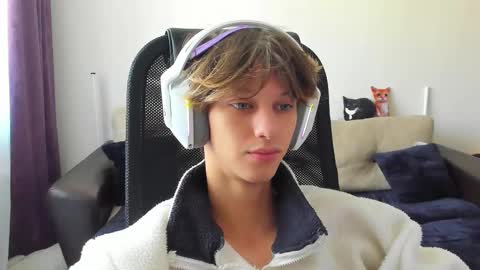 Snapshot of ostin_meoww chatting on September 26, 5:59 am Ostin online show from September 26, 5:59 am