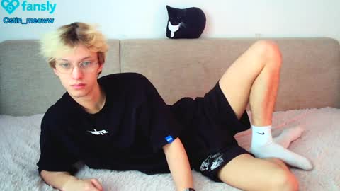Snapshot of ostin_meoww chatting on February 8, 7:59 am Ostin online show from February 8, 7:59 am