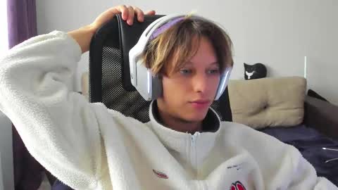 Snapshot of ostin_meoww chatting on September 24, 8:21 am Ostin online show from September 24, 8:21 am