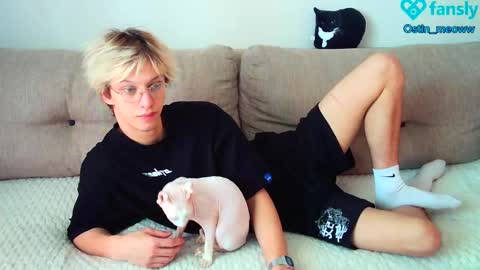 Snapshot of ostin_meoww chatting on February 23, 6:49 am Ostin online show from February 23, 6:49 am