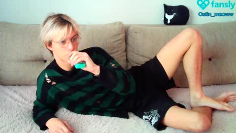 Snapshot of ostin_meoww chatting on February 18, 8:38 am Ostin online show from February 18, 8:38 am