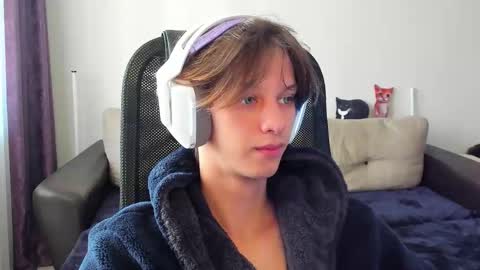 Snapshot of ostin_meoww chatting on October 21, 10:20 am Ostin online show from October 21, 10:20 am