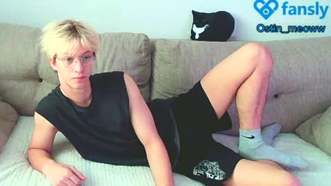 Snapshot of ostin_meoww chatting on January 10, 8:18 am Ostin online show from January 10, 8:18 am