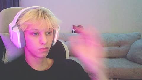 Snapshot of ostin_meoww chatting on December 23, 6:26 pm Ostin online show from December 23, 6:26 pm