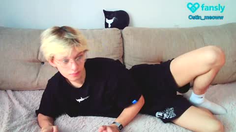 Snapshot of ostin_meoww chatting on January 28, 7:11 am Ostin online show from January 28, 7:11 am