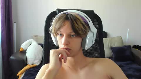 Snapshot of ostin_meoww chatting on September 17, 7:01 am Ostin online show from September 17, 7:01 am