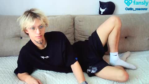 Snapshot of ostin_meoww chatting on February 26, 7:12 am Ostin online show from February 26, 7:12 am