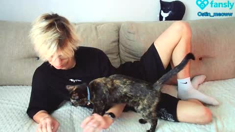 Snapshot of ostin_meoww chatting on February 25, 8:14 am Ostin online show from February 25, 8:14 am