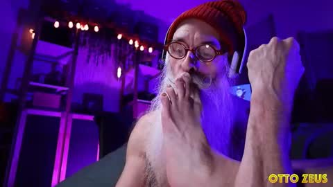 Otto Zeus online show from December 5, 6:01 am