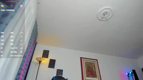 Snapshot of oween_roberts chatting on January 30, 2:58 pm Oween online show from January 30, 2:58 pm