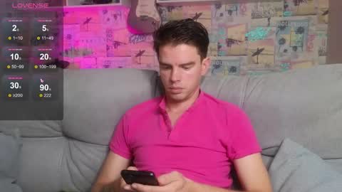 Snapshot of oxmikexo chatting on October 25, 11:20 am Mike online show from October 25, 11:20 am