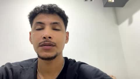 ozaru__ online show from December 14, 9:59 am