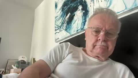 ozhairybearxxxx online show from July 15, 5:34 am