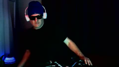 pale_dad_bod online show from December 14, 1:34 am