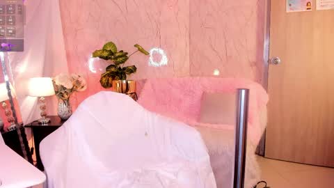 Pamela online show from April 10, 6:30 am