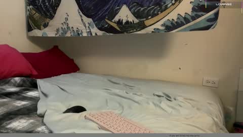 PantsLessTraveler online show from December 16, 6:25 pm