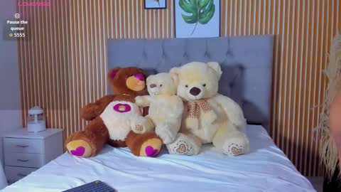 paola online show from November 26, 1:25 am