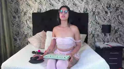 Paola Turner online show from September 24, 1:40 pm