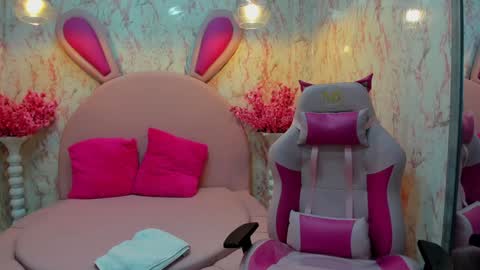   online show from January 4, 11:33 am