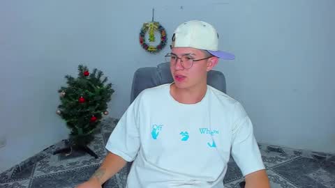 Snapshot of patrik027 chatting on January 7, 12:55 am .... online show from January 7, 12:55 am