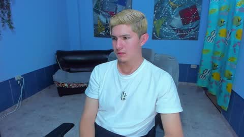 Snapshot of patrik027 chatting on October 13, 5:20 am .... online show from October 13, 5:20 am