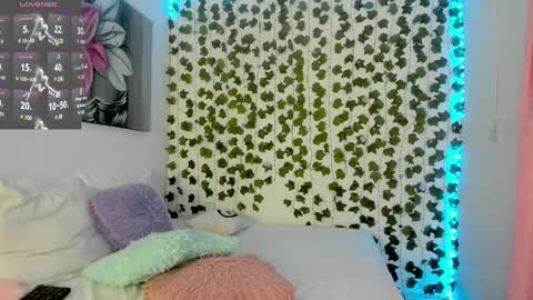 paulina online show from March 11, 3:56 pm