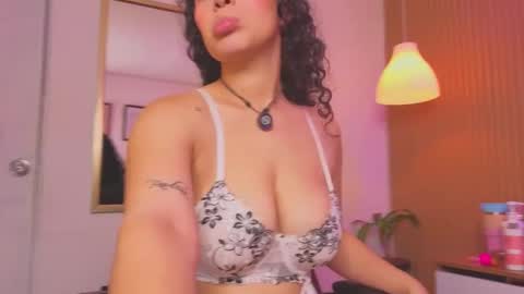 paulina  online show from February 6, 1:36 pm