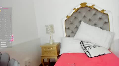 paulina lux online show from February 22, 8:00 pm