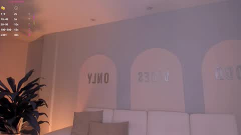 Paulina Santos  online show from March 6, 9:25 pm