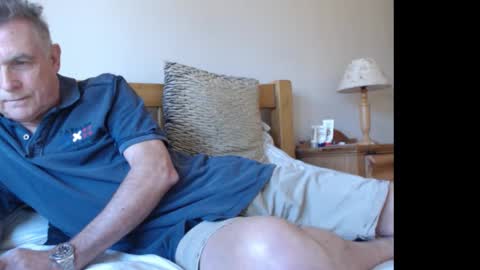 Snapshot of paullie2011 chatting on October 6, 8:54 am paullie2011 online show from October 6, 8:54 am