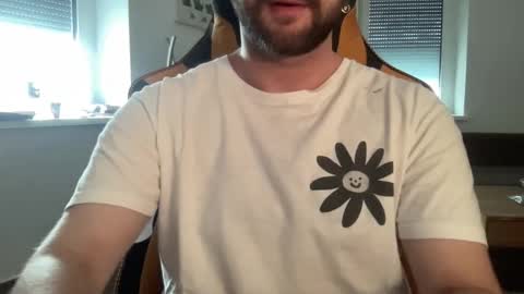 Snapshot of paulsimpsn chatting on October 26, 10:27 am love bush online show from October 26, 10:27 am