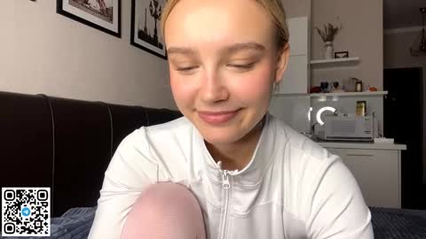 Lola online show from October 21, 1:27 pm