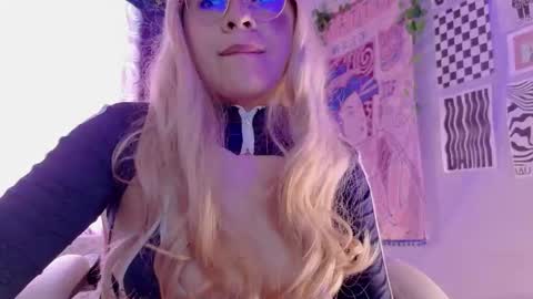  P E A C H   online show from January 5, 6:44 pm