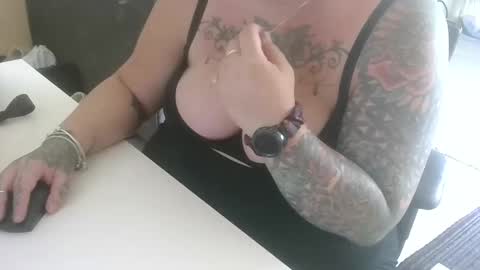peachypaige-xo online show from May 13, 10:47 am