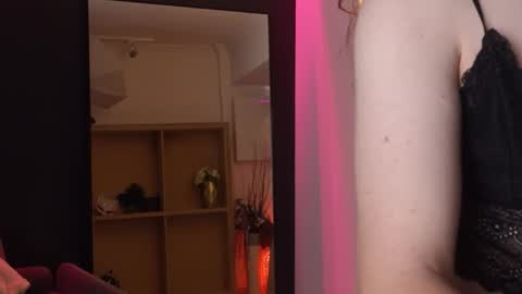 Snapshot of peachypixiee chatting on September 23, 5:34 am PeachyPixiee online show from September 23, 5:34 am
