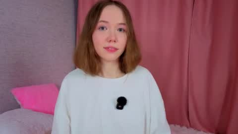 pearly_peach_ online show from April 23, 6:09 pm