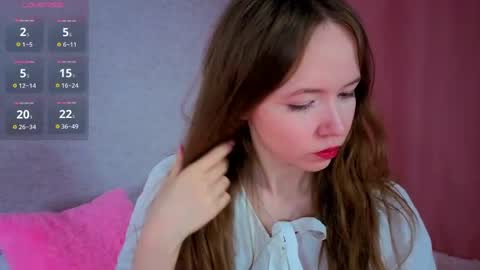 pearly_peach_ online show from May 23, 6:15 pm