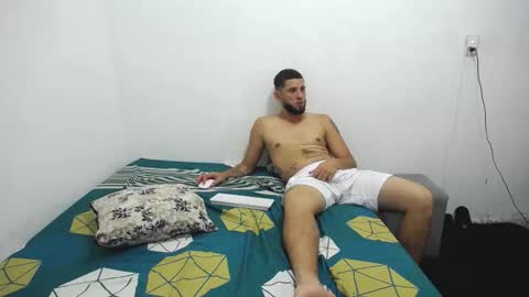 independent model online show from November 18, 2:36 am