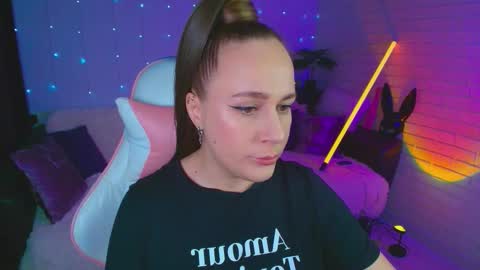 Dia  online show from December 2, 2:21 am